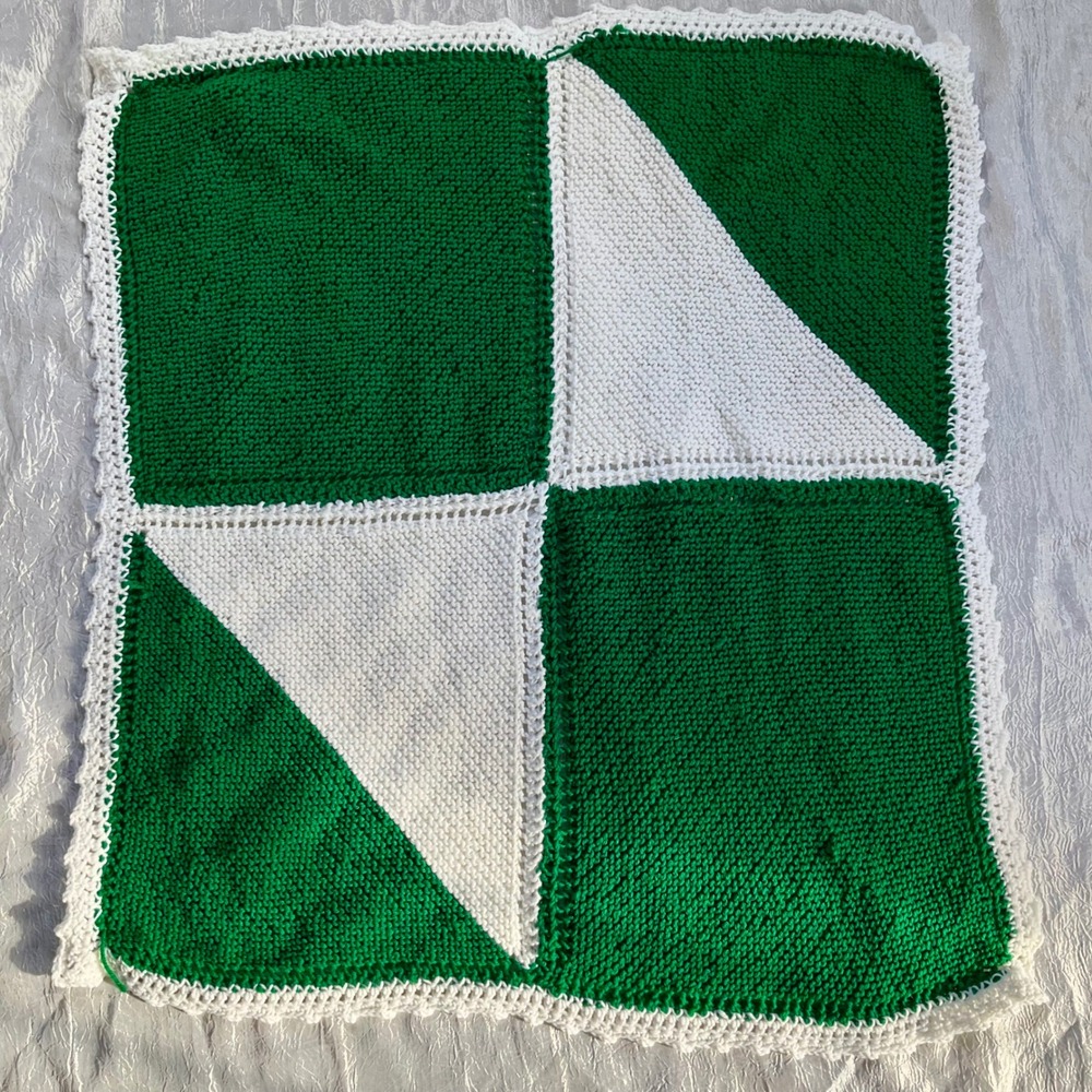Handmade Knit Baby/Throw Blanket Green White Geometric Pinwheel Crochet Trim New